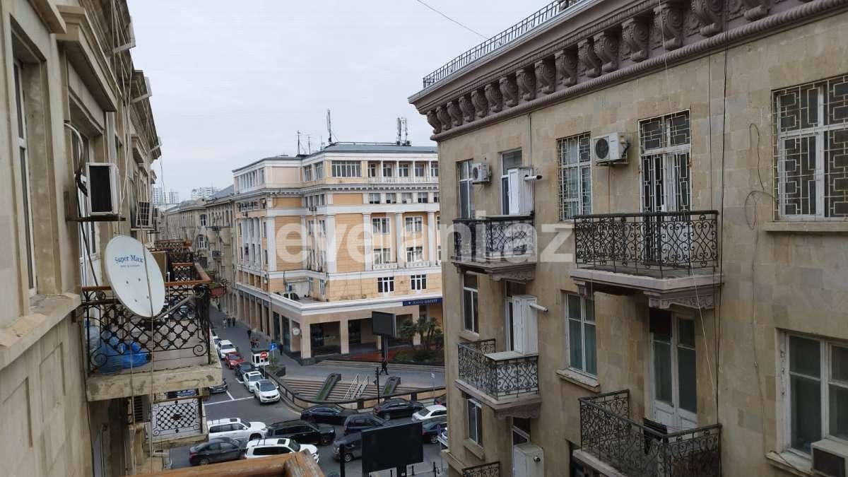 Kirayə verilir, köhnə tikili, 3 otaqlı, 75 m², Bakı, Səbail r, Sahil m.