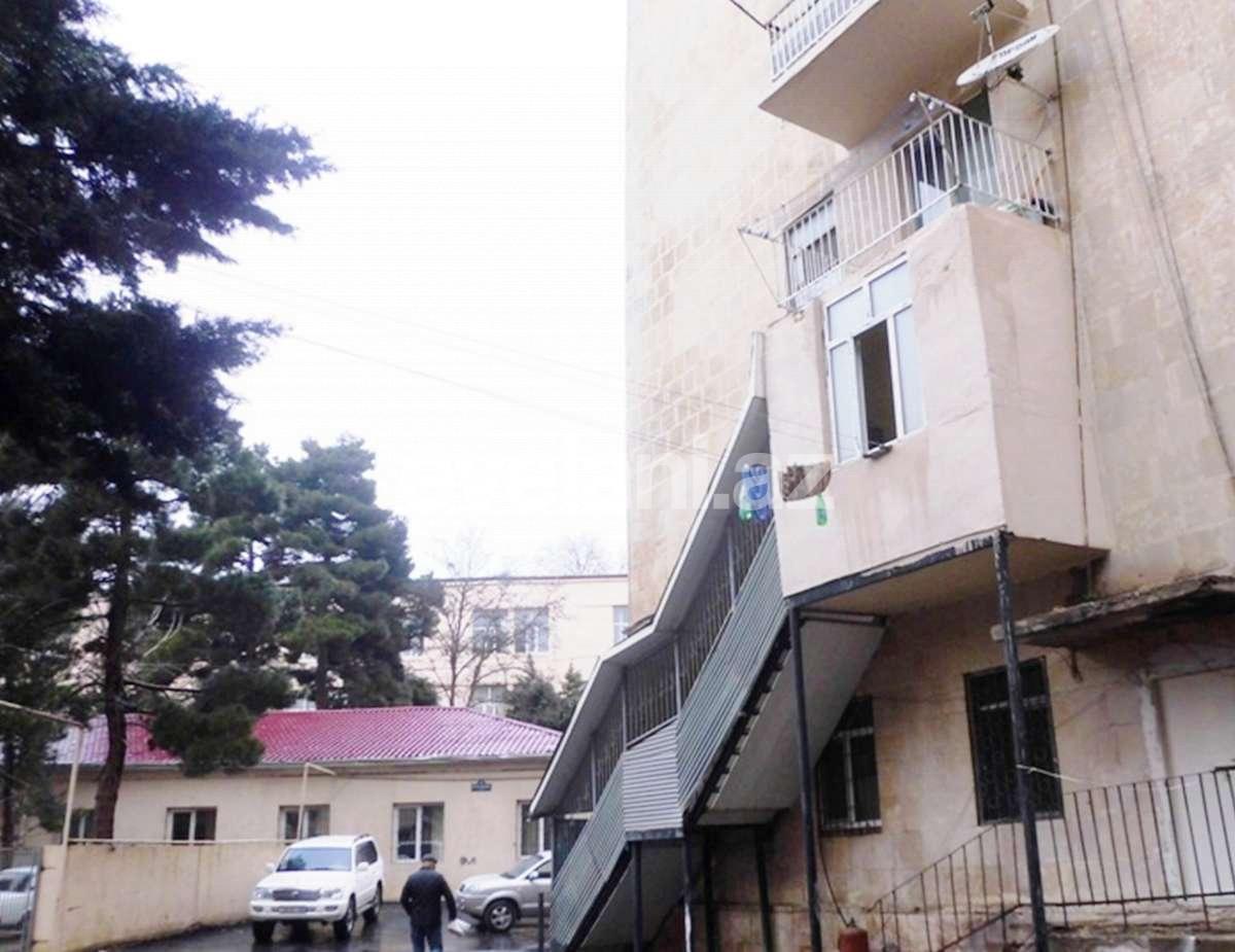 Satılır, köhnə tikili, 3 otaqlı, 130 m², Bakı, Sabunçu r, Bakıxanov q.