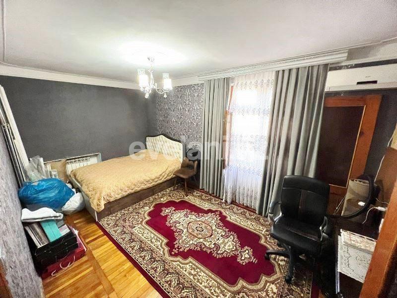 Satılır, köhnə tikili, 3 otaqlı, 90 m², Bakı, Nizami r, 8-ci kilometr q, Qara Qarayev m.