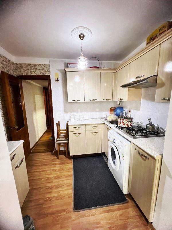 Satılır, köhnə tikili, 3 otaqlı, 90 m², Bakı, Nizami r, 8-ci kilometr q, Qara Qarayev m.