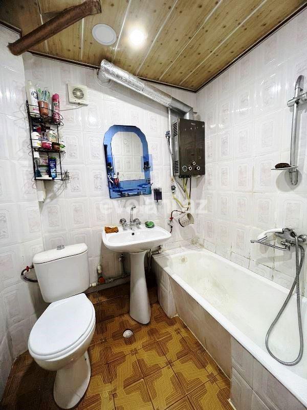 Satılır, köhnə tikili, 3 otaqlı, 90 m², Bakı, Nizami r, 8-ci kilometr q, Qara Qarayev m.