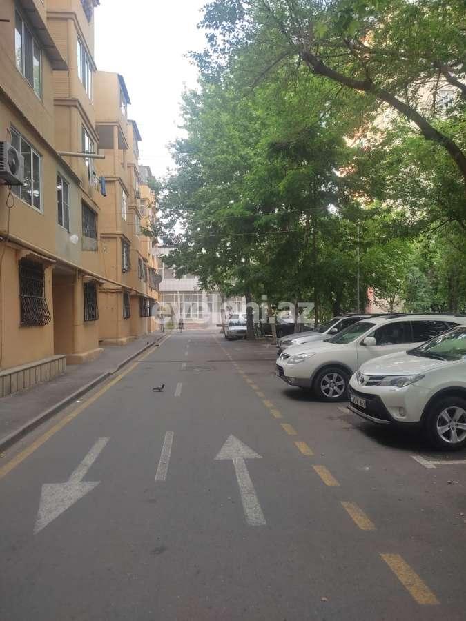 Satılır, köhnə tikili, 2 otaqlı, 50 m², Bakı, Nizami r, 8-ci kilometr q, Qara Qarayev m.