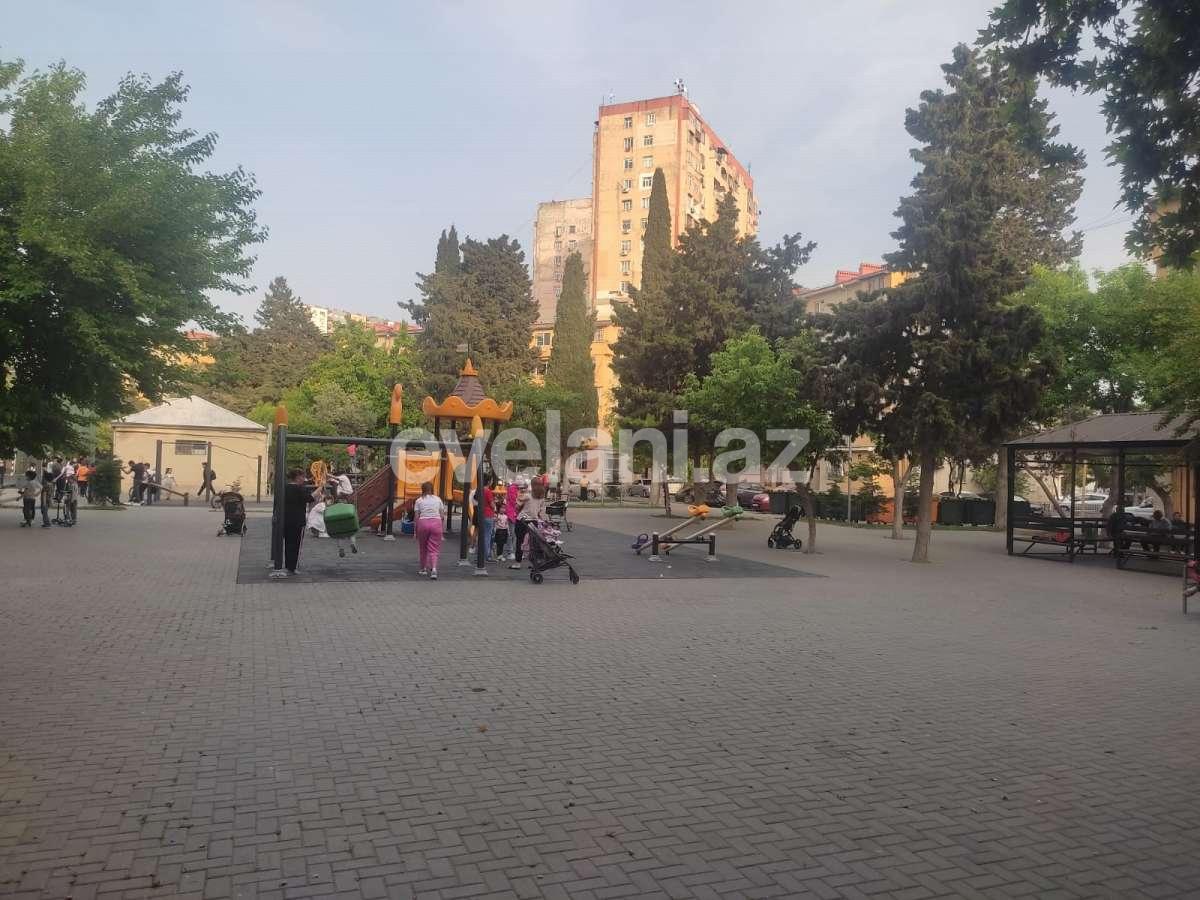 Satılır, köhnə tikili, 2 otaqlı, 50 m², Bakı, Nizami r, 8-ci kilometr q, Qara Qarayev m.