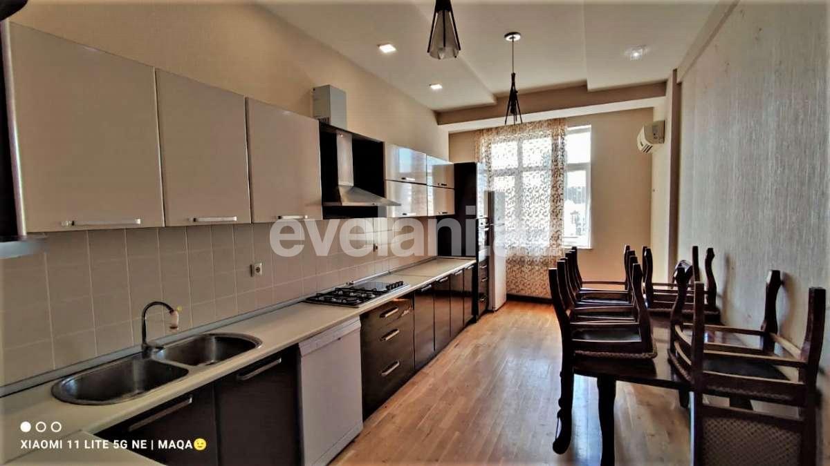 Kirayə verilir, yeni tikili, 4 otaqlı, 200 m², Bakı, Xətai r.