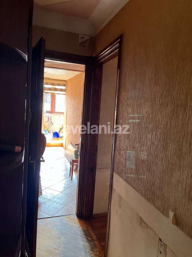 Satılır, köhnə tikili, 3 otaqlı, 70 m², Bakı, Nəsimi r, 4-cü mikrorayon q, Memar Əcəmi m.