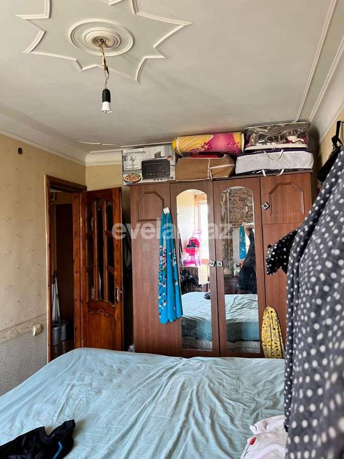 Satılır, köhnə tikili, 3 otaqlı, 70 m², Bakı, Nəsimi r, 4-cü mikrorayon q, Memar Əcəmi m.