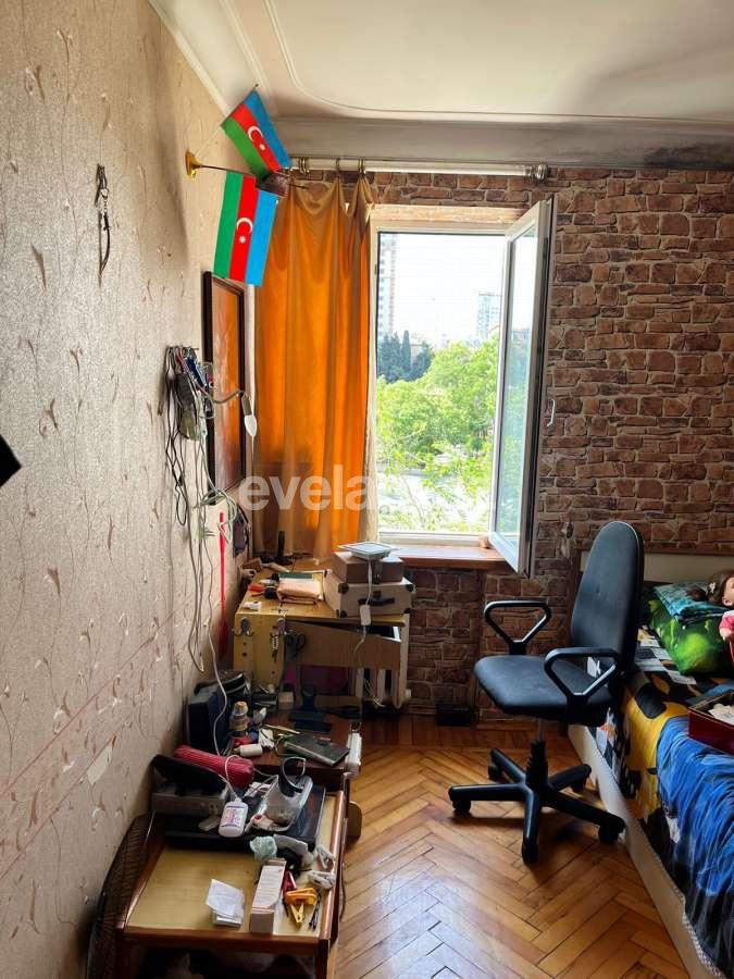 Satılır, köhnə tikili, 3 otaqlı, 70 m², Bakı, Nəsimi r, 4-cü mikrorayon q, Memar Əcəmi m.