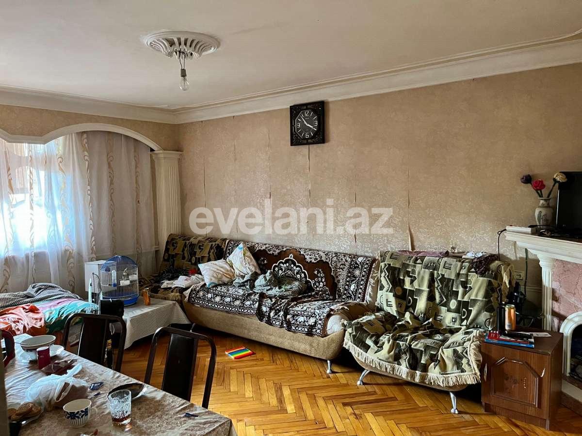 Satılır, köhnə tikili, 3 otaqlı, 70 m², Bakı, Nəsimi r, 4-cü mikrorayon q, Memar Əcəmi m.