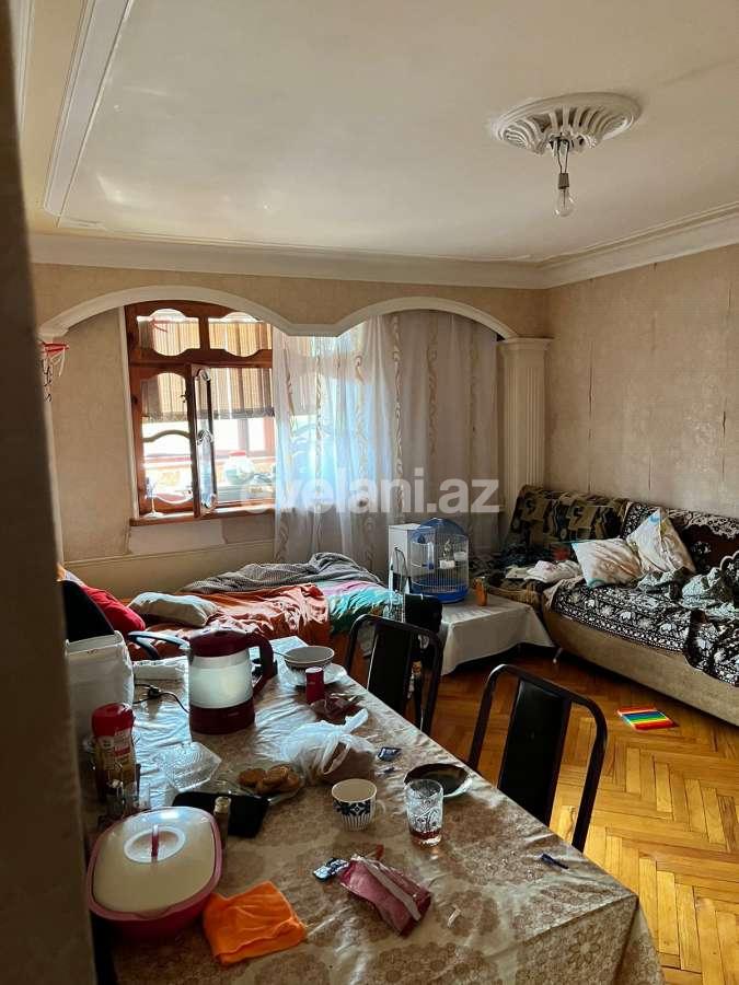 Satılır, köhnə tikili, 3 otaqlı, 70 m², Bakı, Nəsimi r, 4-cü mikrorayon q, Memar Əcəmi m.