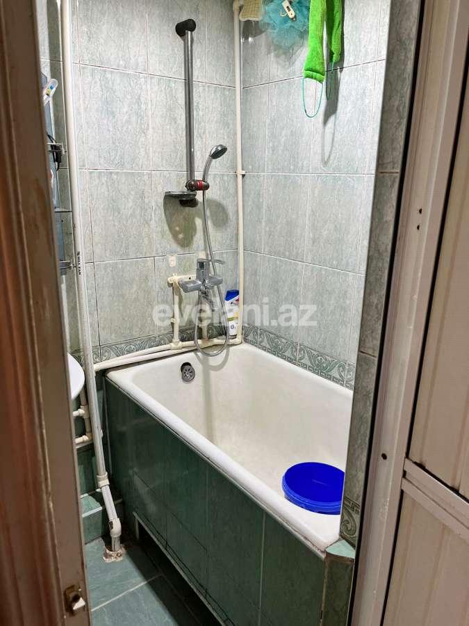 Satılır, köhnə tikili, 3 otaqlı, 70 m², Bakı, Nəsimi r, 4-cü mikrorayon q, Memar Əcəmi m.