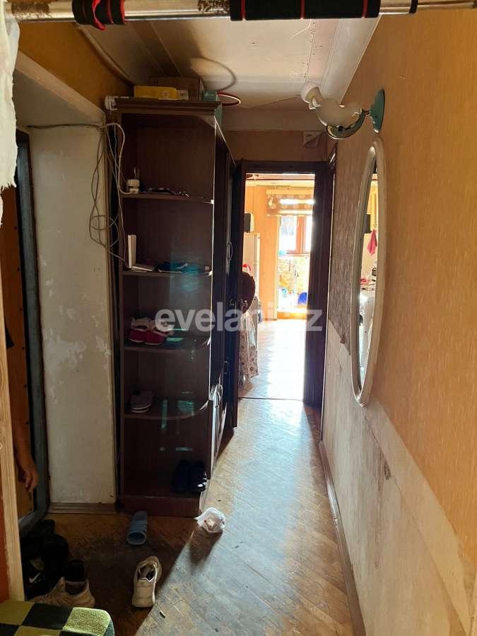 Satılır, köhnə tikili, 3 otaqlı, 70 m², Bakı, Nəsimi r, 4-cü mikrorayon q, Memar Əcəmi m.