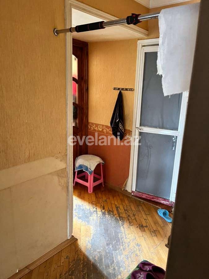 Satılır, köhnə tikili, 3 otaqlı, 70 m², Bakı, Nəsimi r, 4-cü mikrorayon q, Memar Əcəmi m.