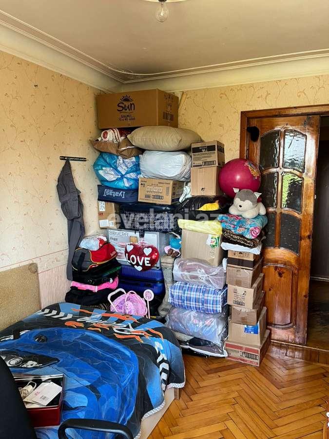 Satılır, köhnə tikili, 3 otaqlı, 70 m², Bakı, Nəsimi r, 4-cü mikrorayon q, Memar Əcəmi m.