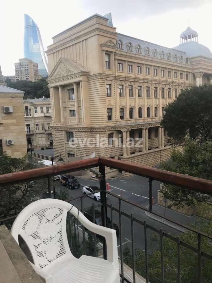 Сдаётся, вторичка, 2-комнаты, 61 m², Баку, Сабаильский r, Ичери Шехер m.