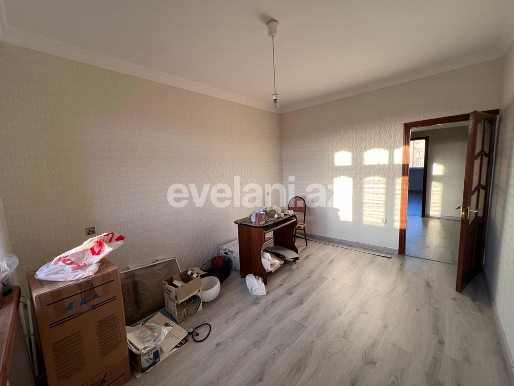 Satılır, köhnə tikili, 3 otaqlı, 80 m², Bakı, Suraxanı r, Yeni Günəşli q, Xalqlar Dostluğu m.
