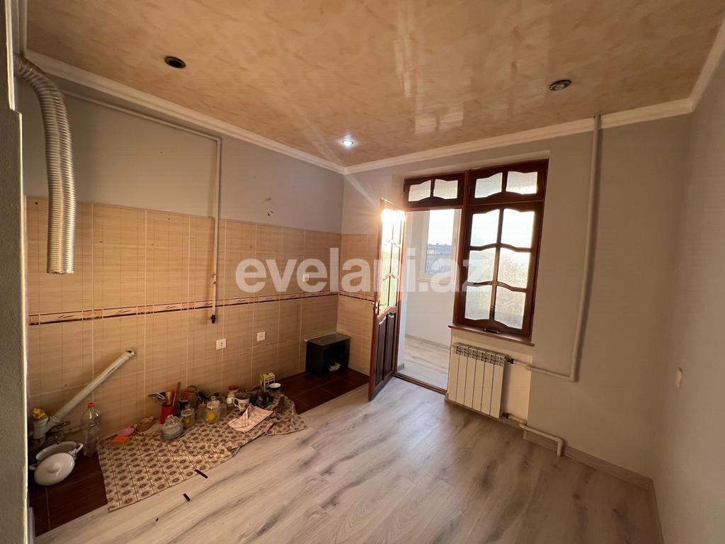 Satılır, köhnə tikili, 3 otaqlı, 80 m², Bakı, Suraxanı r, Yeni Günəşli q, Xalqlar Dostluğu m.