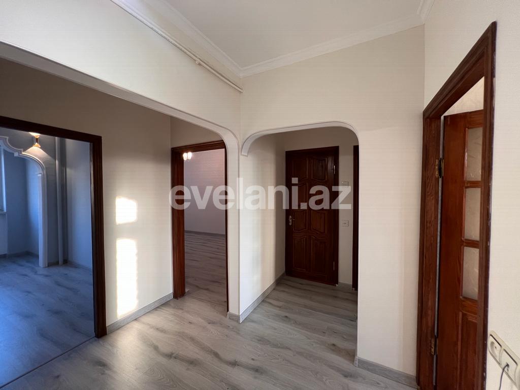 Satılır, köhnə tikili, 3 otaqlı, 80 m², Bakı, Suraxanı r, Yeni Günəşli q, Xalqlar Dostluğu m.