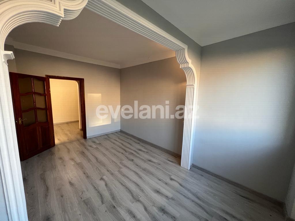 Satılır, köhnə tikili, 3 otaqlı, 80 m², Bakı, Suraxanı r, Yeni Günəşli q, Xalqlar Dostluğu m.
