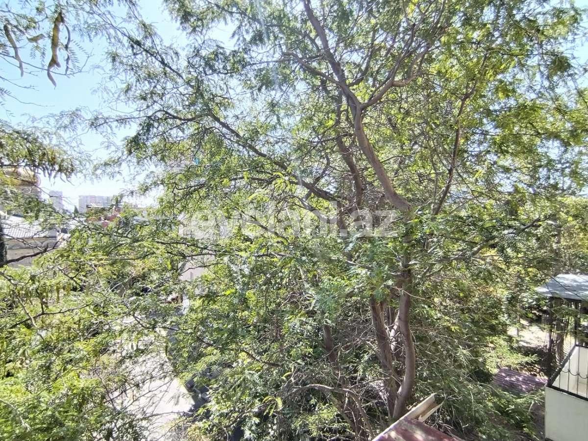 Satılır, köhnə tikili, 3 otaqlı, 70 m², Bakı, Yasamal r, Nizami m.