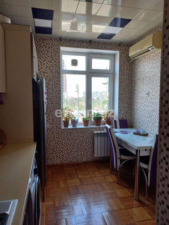 Satılır, köhnə tikili, 3 otaqlı, 70 m², Bakı, Nərimanov r, Nəriman Nərimanov m.