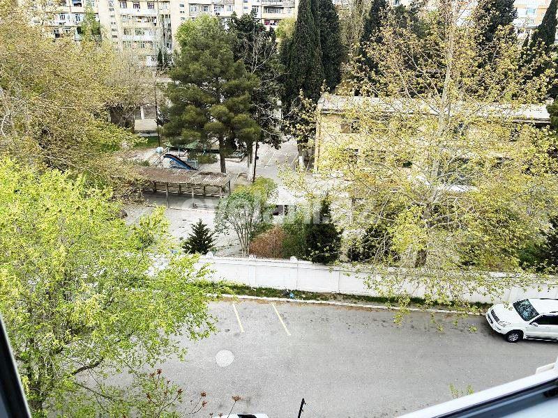 Satılır, köhnə tikili, 3 otaqlı, 80 m², Bakı, Nizami r, 8-ci kilometr q, Neftçilər m.