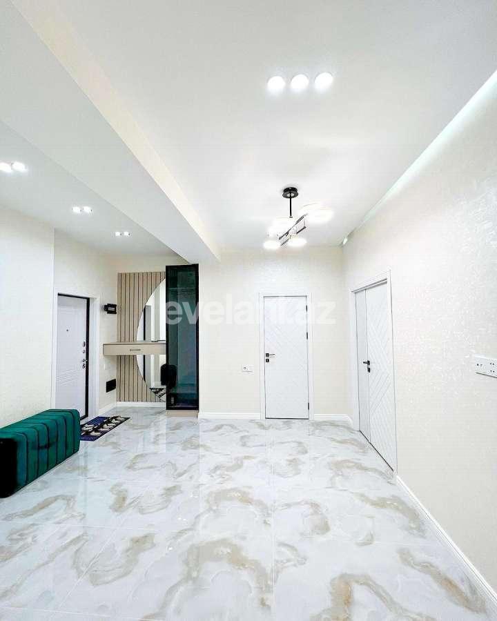 Satılır, yeni tikili, 3 otaqlı, 130 m², Bakı, Nizami r, Qara Qarayev m.