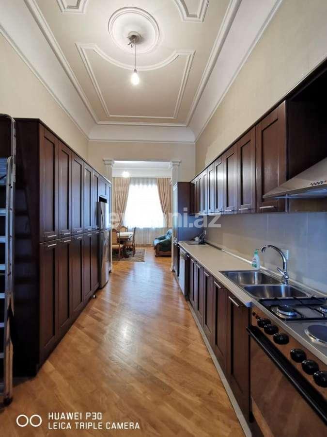 Satılır, villa, 13 otaqlı, 1000 m², Bakı, Binəqədi r, M. Rəsulzadə q.