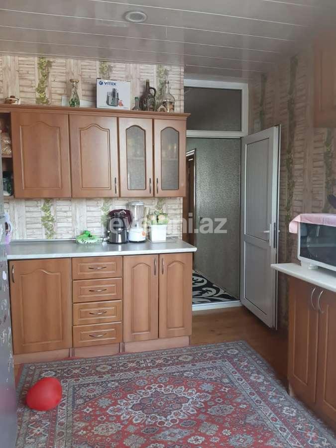 Satılır, köhnə tikili, 4 otaqlı, 100 m², Bakı, Yasamal r, Elmlər Akademiyası m.