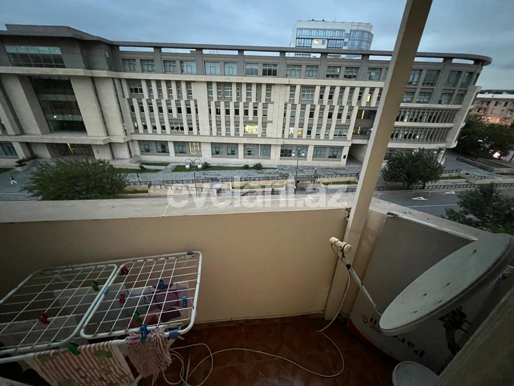 Rent, old building, 3 room, 129.99 m², Baku, Yasamal r.