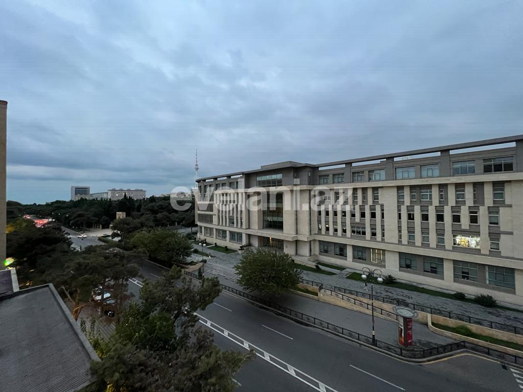 Rent, old building, 3 room, 129.99 m², Baku, Yasamal r.