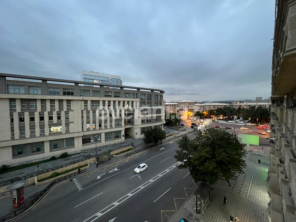 Rent, old building, 3 room, 129.99 m², Baku, Yasamal r.