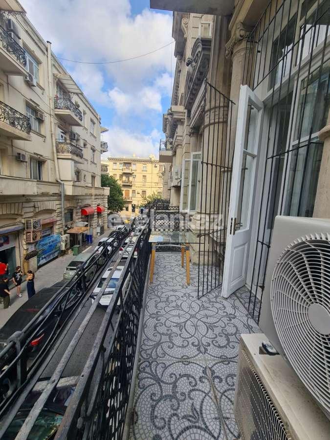 Rent, old building, 3 room, 130 m², Baku, Nasimi r.