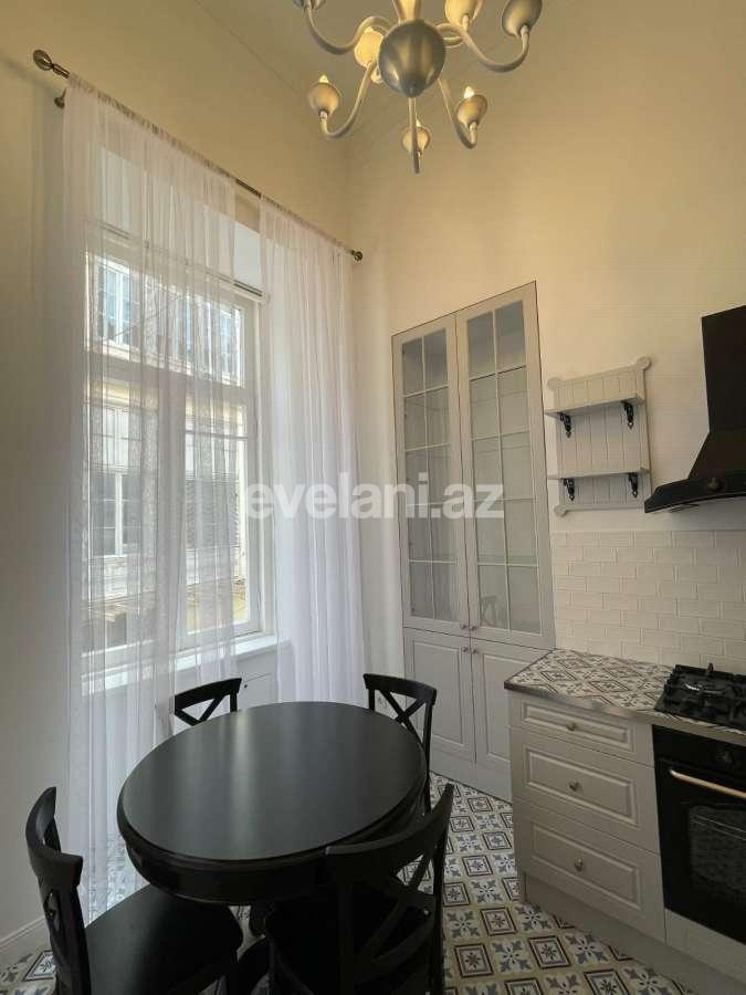 Rent, old building, 3 room, 130 m², Baku, Nasimi r.