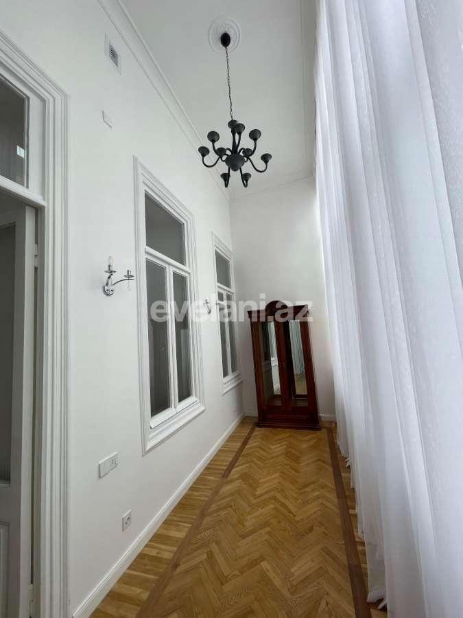 Rent, old building, 3 room, 130 m², Baku, Nasimi r.