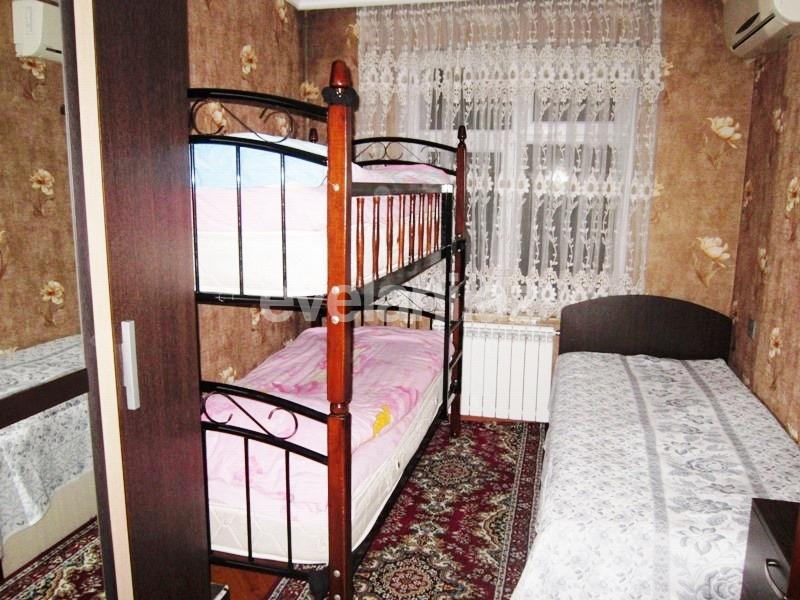 Satılır, köhnə tikili, 3 otaqlı, 80 m², Bakı, Nizami r, 8-ci kilometr q, Neftçilər m.