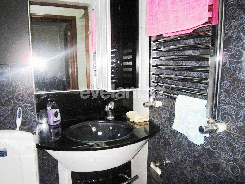 Satılır, köhnə tikili, 3 otaqlı, 80 m², Bakı, Nizami r, 8-ci kilometr q, Neftçilər m.