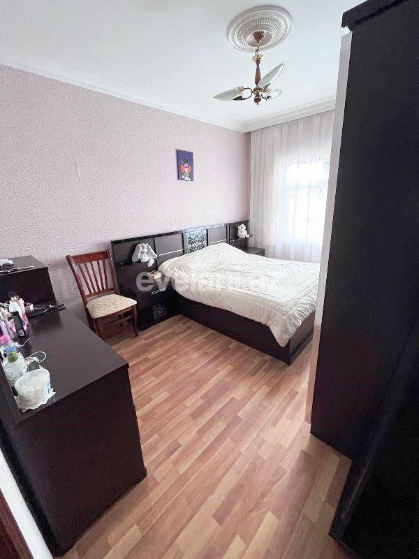 Sale, old building, 3 room, 70 m², Baku, Surakhani r, Yeni Guneshli d, Khalglar Doslugu m.