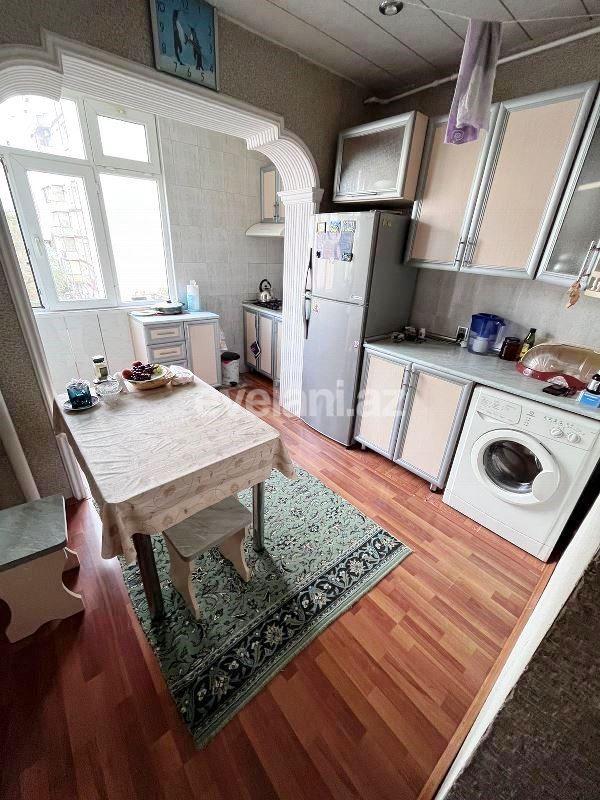 Sale, old building, 3 room, 70 m², Baku, Surakhani r, Yeni Guneshli d, Khalglar Doslugu m.