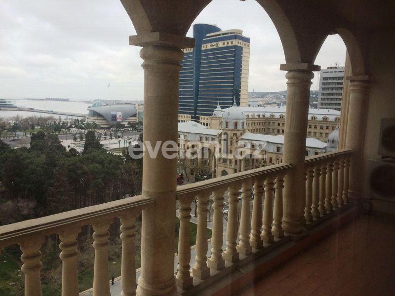 Kirayə verilir, köhnə tikili, 3 otaqlı, 80 m², Bakı, Səbail r, Sahil m.