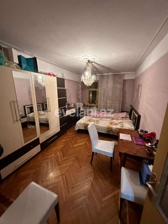 Satılır, köhnə tikili, 4 otaqlı, 120 m², Bakı, Yasamal r, Elmlər Akademiyası m.