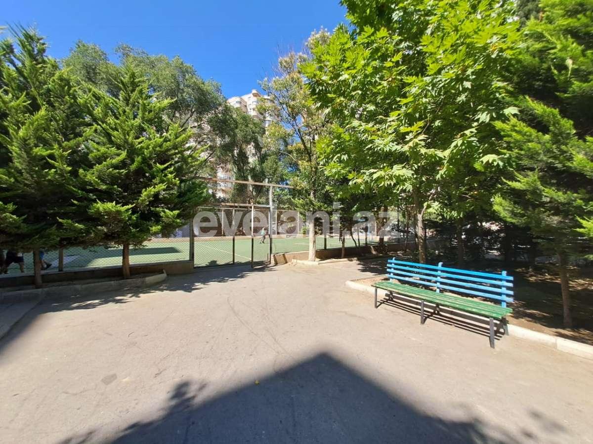 Satılır, köhnə tikili, 4 otaqlı, 120 m², Bakı, Yasamal r, Elmlər Akademiyası m.