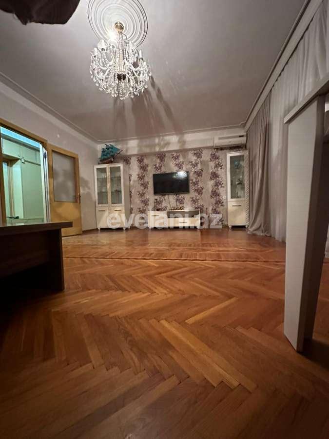 Satılır, köhnə tikili, 4 otaqlı, 120 m², Bakı, Yasamal r, Elmlər Akademiyası m.