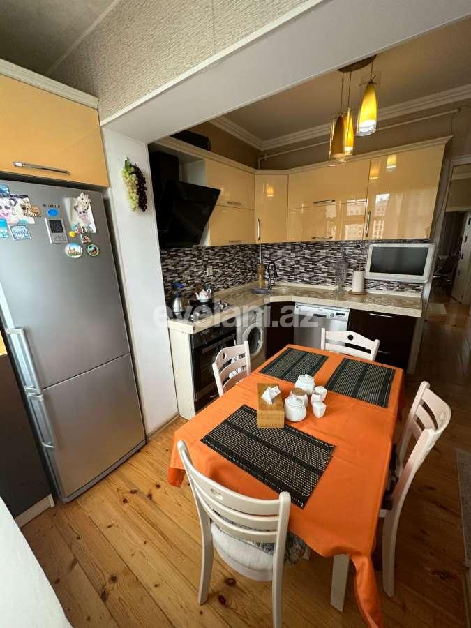 Satılır, köhnə tikili, 3 otaqlı, 90 m², Bakı, Nizami r, Qara Qarayev m.