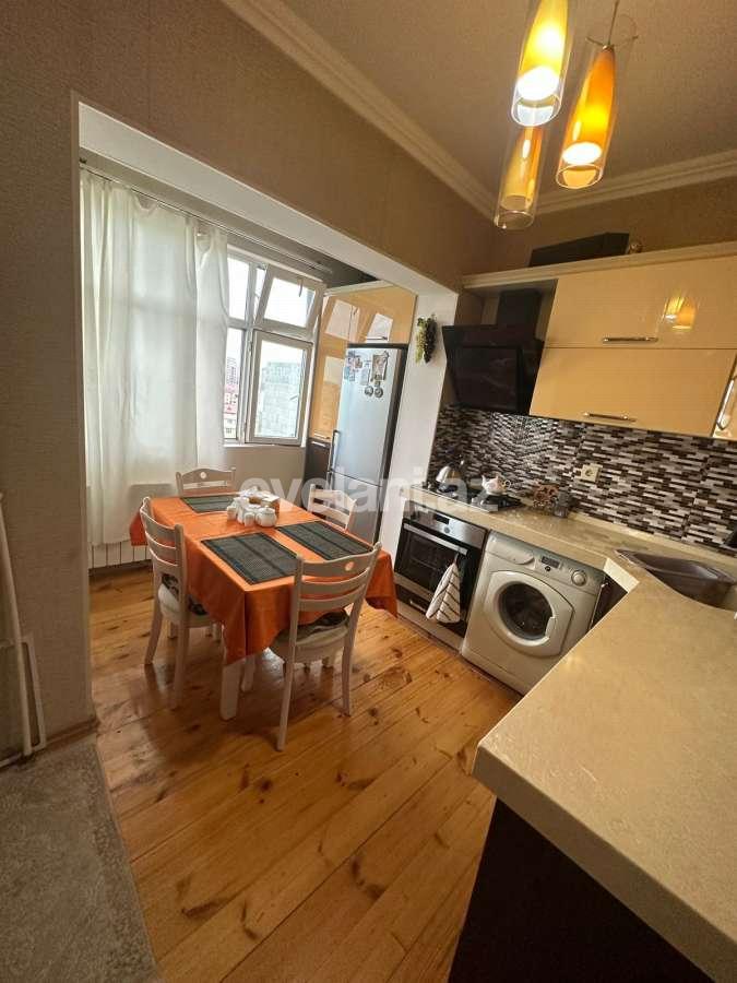 Satılır, köhnə tikili, 3 otaqlı, 90 m², Bakı, Nizami r, Qara Qarayev m.