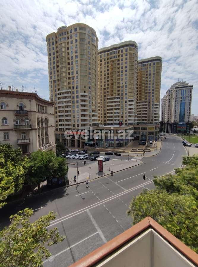 Sale, old building, 3 room, 70 m², Baku, Yasamal r, Elmlar Akademiyası m.