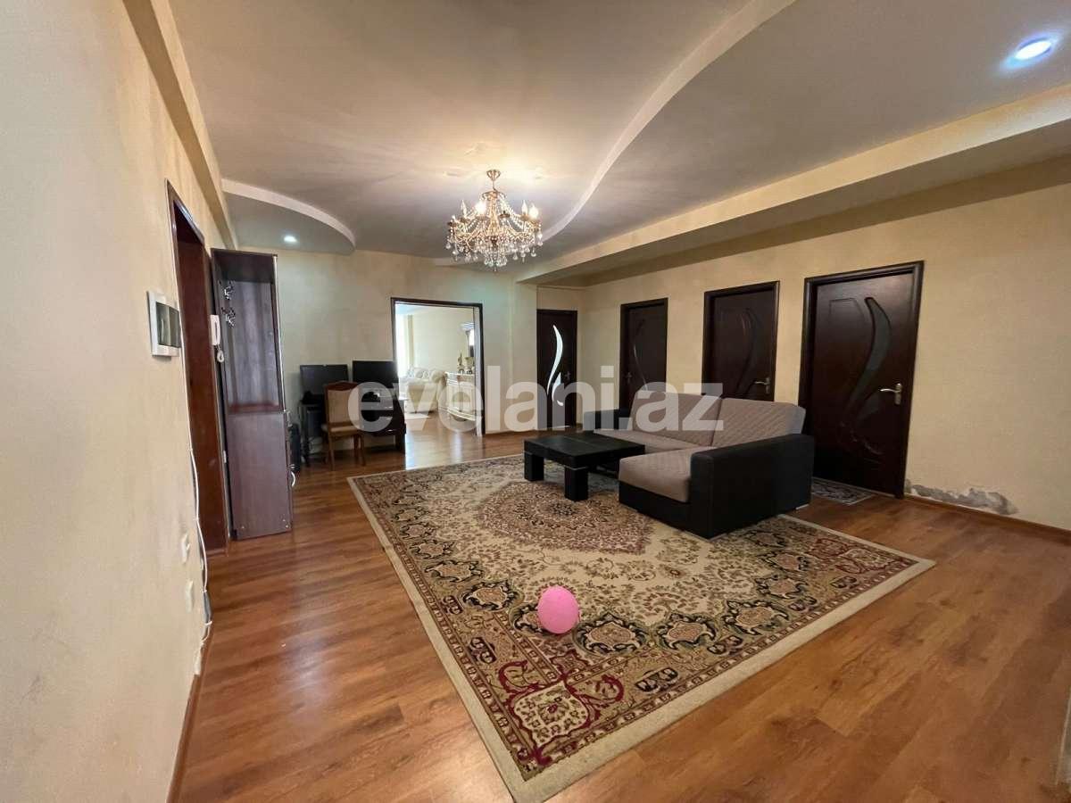 Satılır, köhnə tikili, 3 otaqlı, 140 m², Bakı, Binəqədi r, 9-cu mikrorayon q.