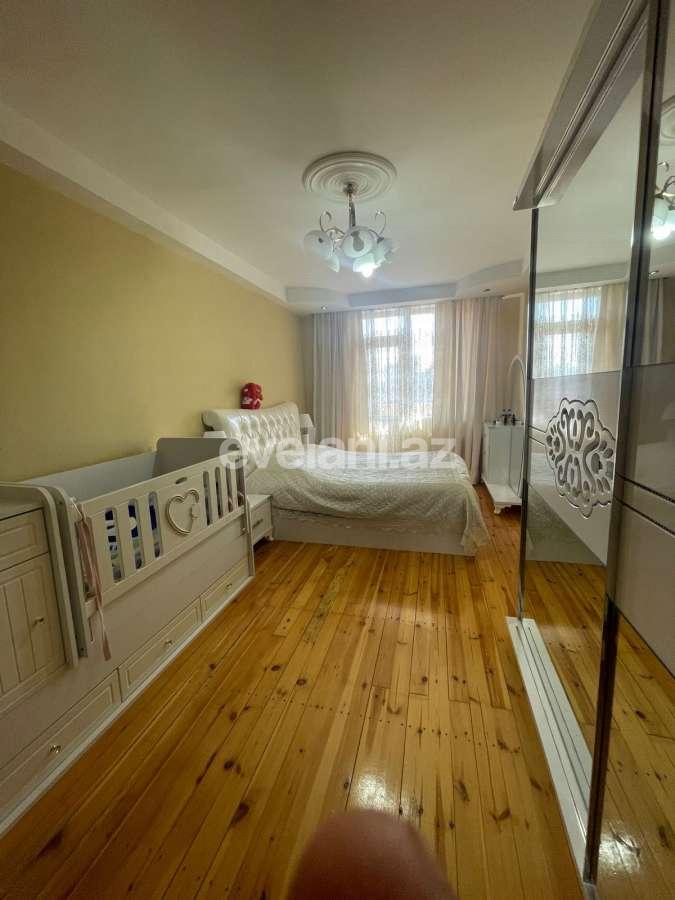 Satılır, köhnə tikili, 3 otaqlı, 140 m², Bakı, Binəqədi r, 9-cu mikrorayon q.