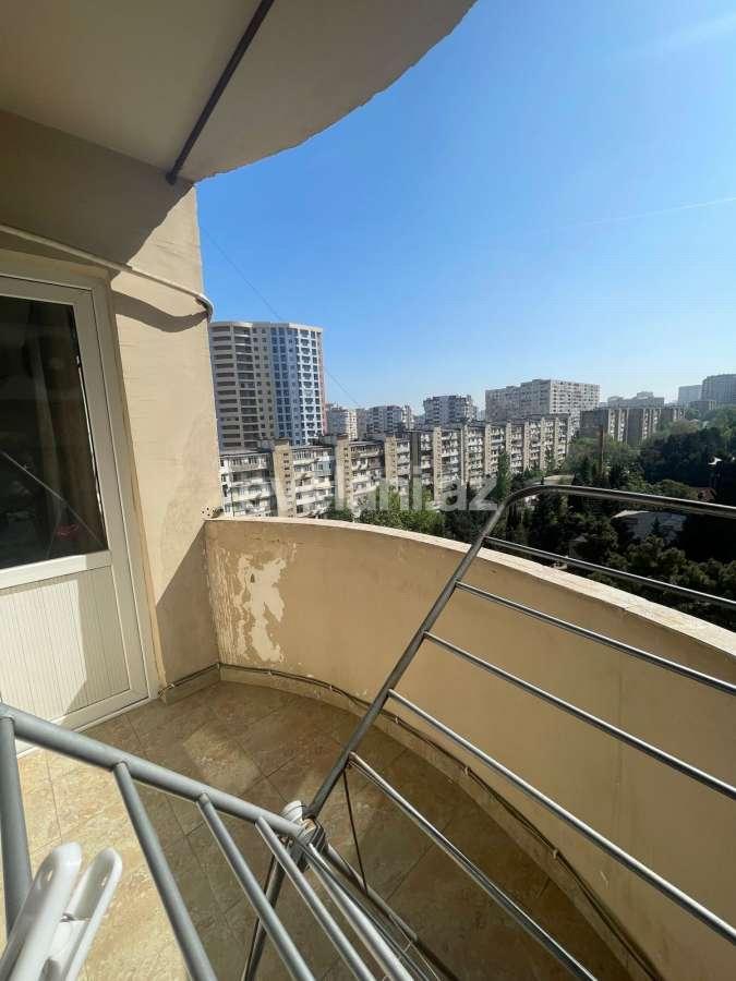 Satılır, köhnə tikili, 3 otaqlı, 140 m², Bakı, Binəqədi r, 9-cu mikrorayon q.