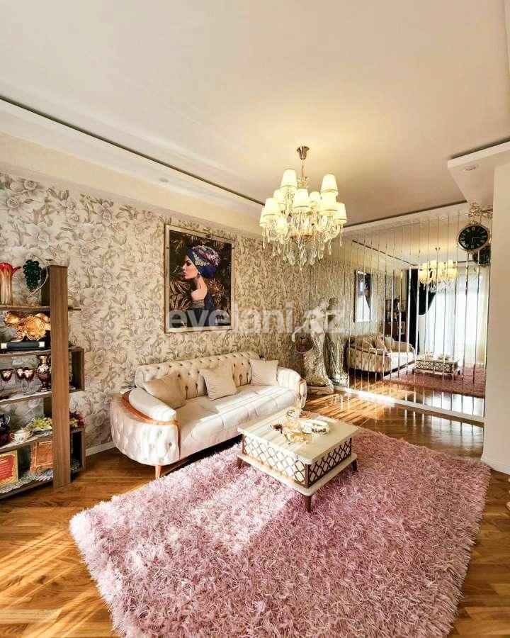 Satılır, yeni tikili, 2 otaqlı, 70 m², Bakı, Nizami r, Qara Qarayev m.