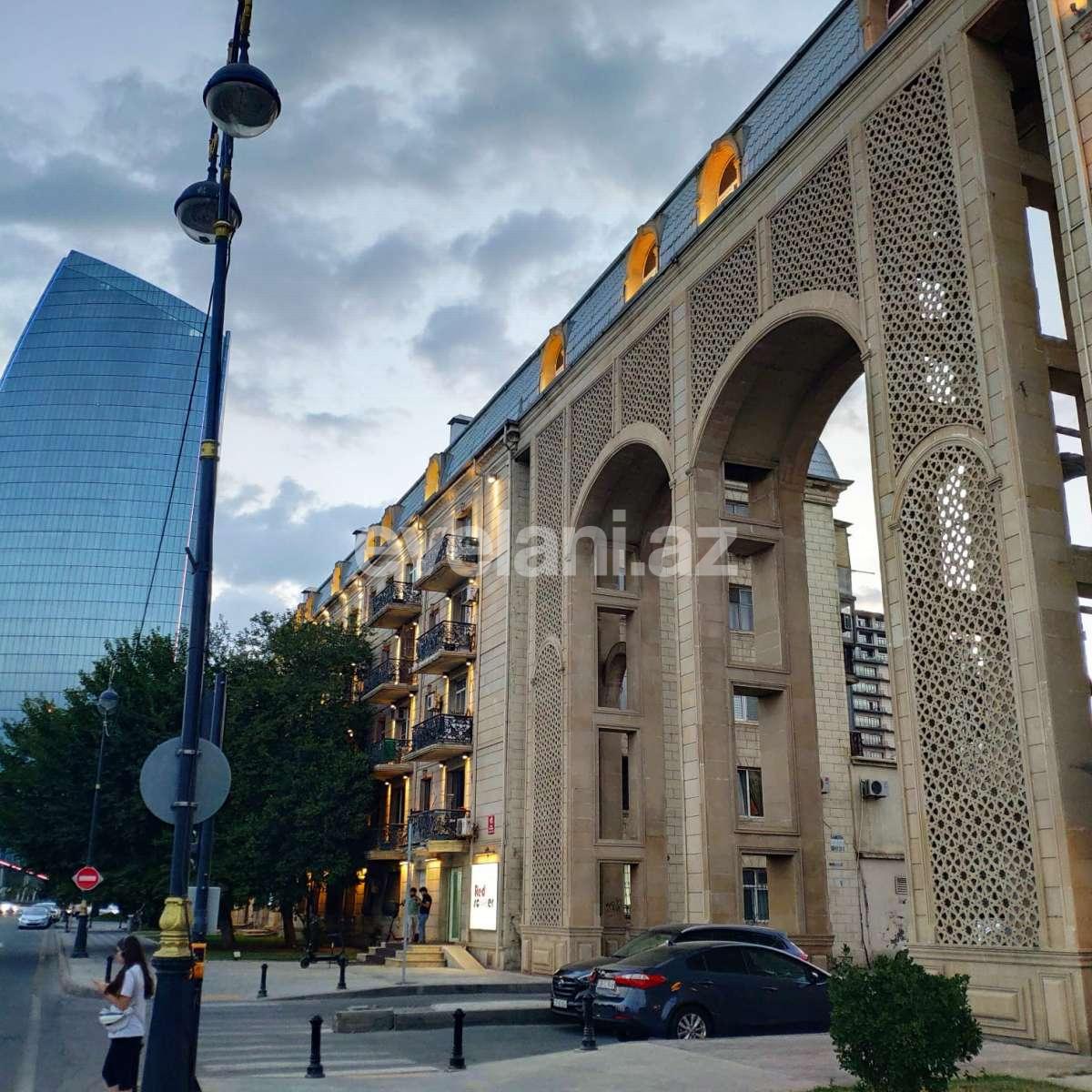 Kirayə verilir, köhnə tikili, 3 otaqlı, 70 m², Bakı, Xətai r, Şah İsmayıl Xətai m.